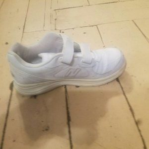 New Balance mens shoes size 8 D walking straps closure